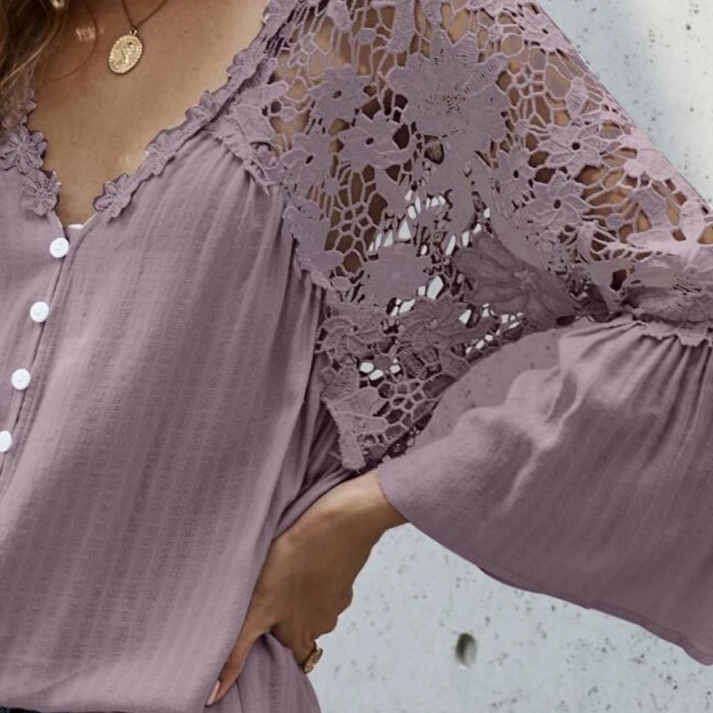 Beautiful woman blouse lace button front - Picture 4 of 7